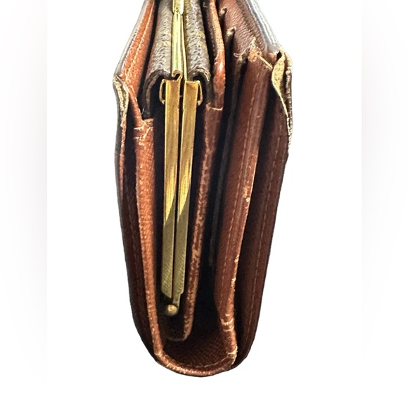 Louis Vuitton Monogram Canvas Portfolio Kiss-Lock
Snap Coin Cash Card Wallet - Picture 4 of 16